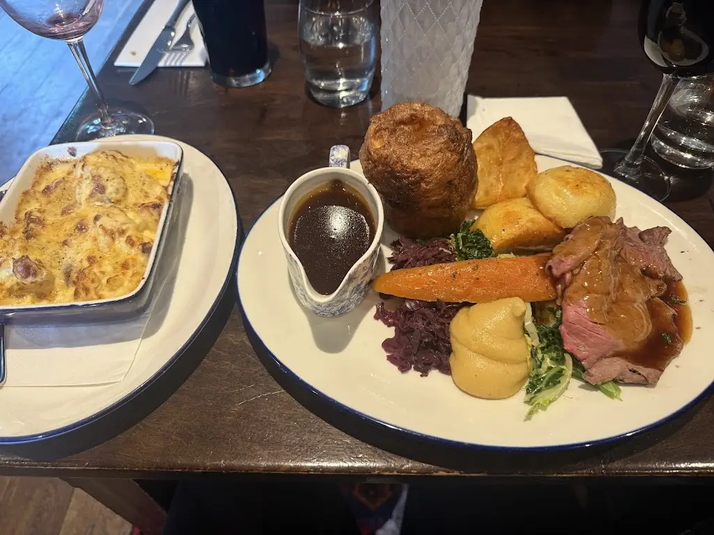 The White Hart_Cadnam_slider_image_3