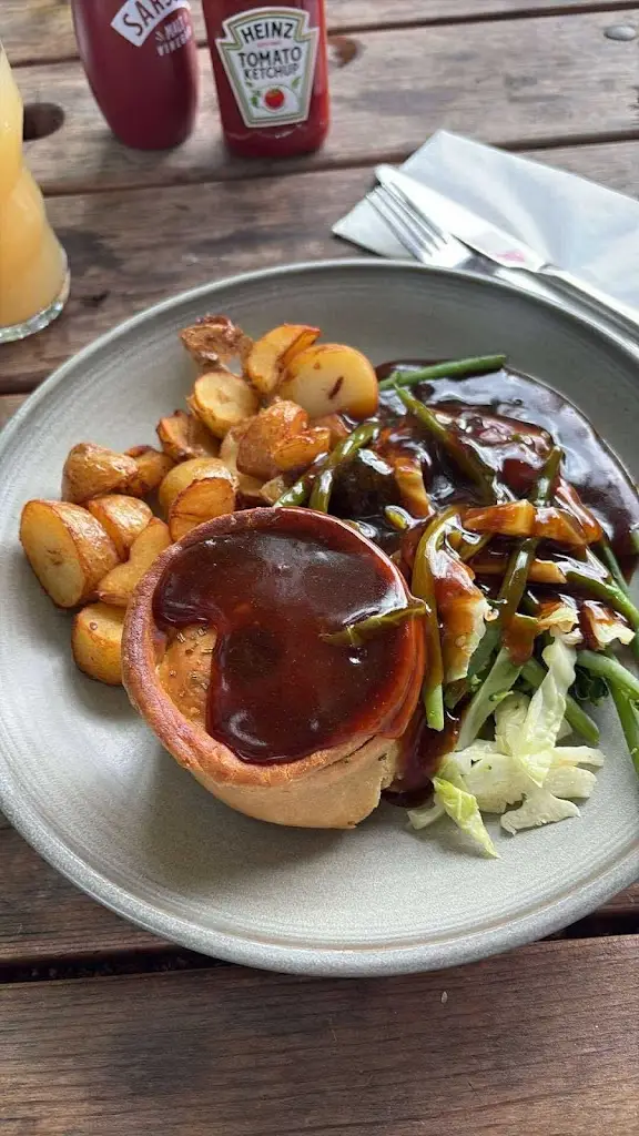 Claire Michelle_Green Dragon_Cadnam_review