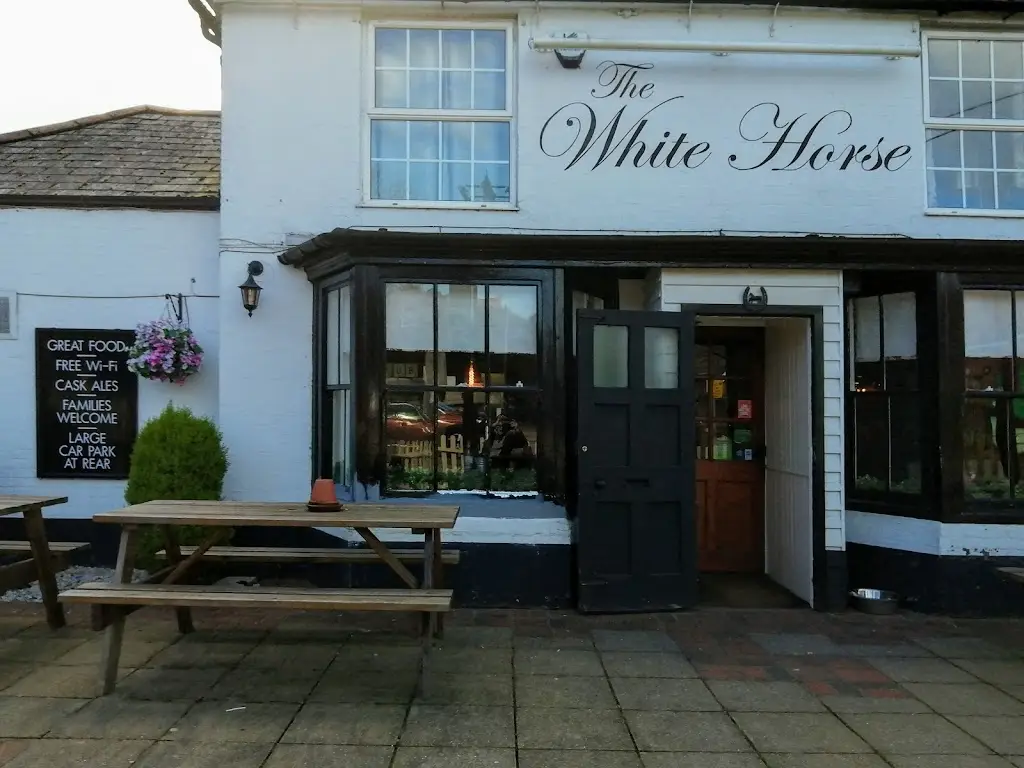 The White Horse_Cadnam_slider_image_1