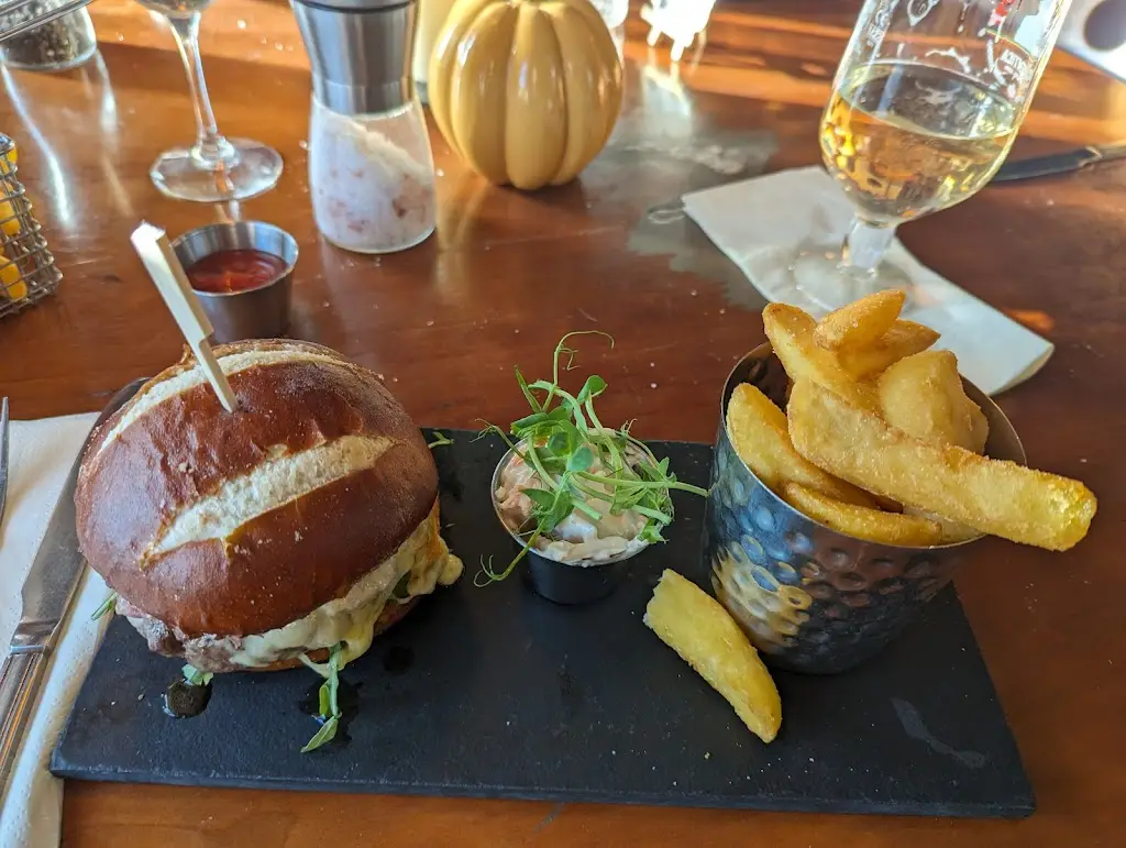 The White Horse_Cadnam_slider_image_3