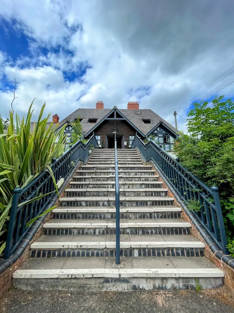 Arianne Clarke_Hopwood House_Alvechurch_review