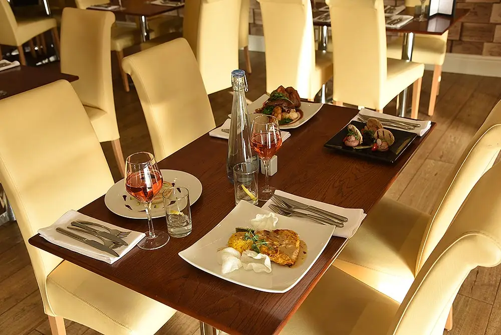 Oliver's Restaurant_Burtonwood_slider_image_1