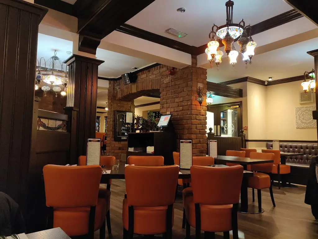 Leo's Bar & Grill restaurant in Burtonwood