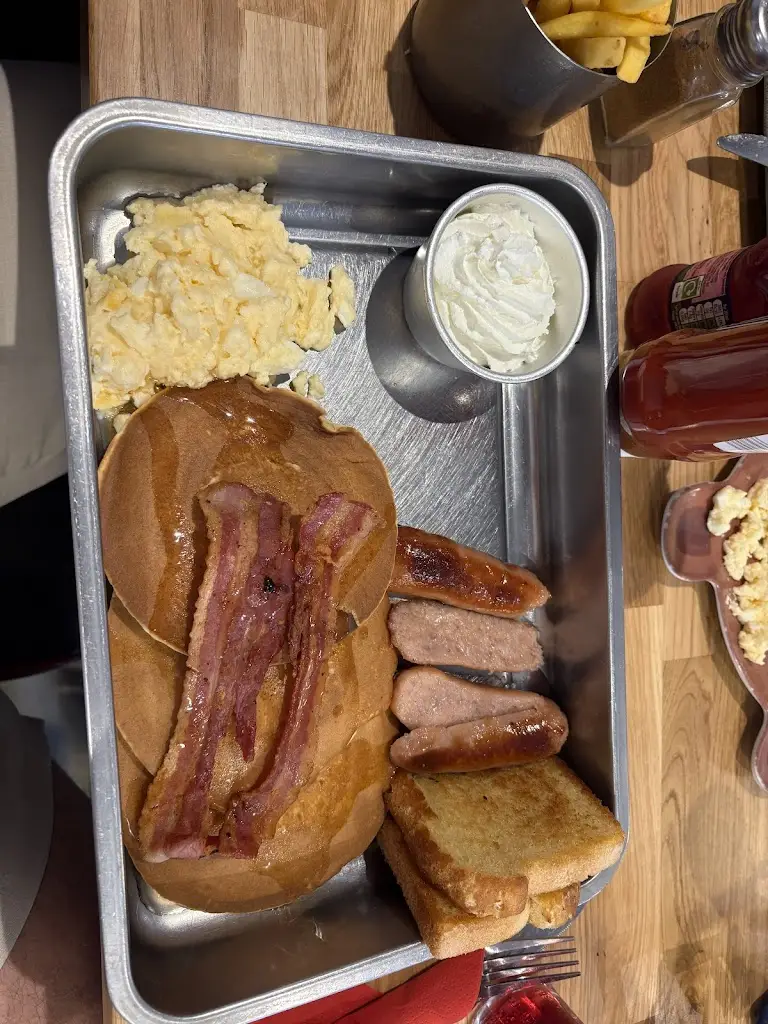 Lewis Wall_Shakey J's Family Dining_Burtonwood_recensione