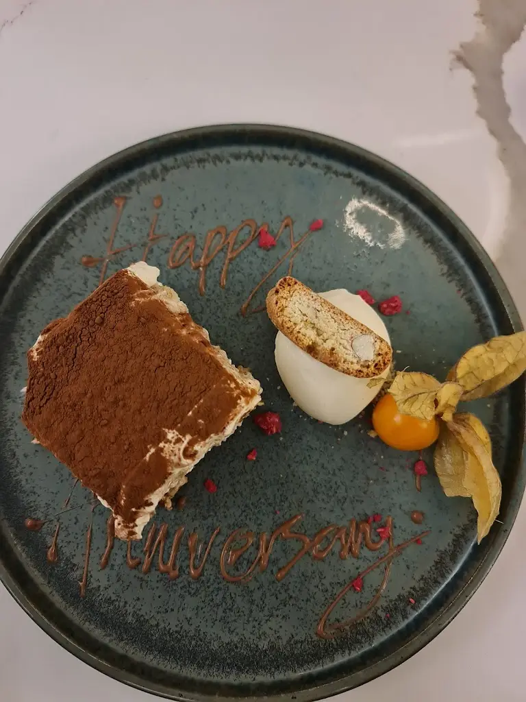 Janet Chingono_The Palmichael_Burton Latimer_recensione