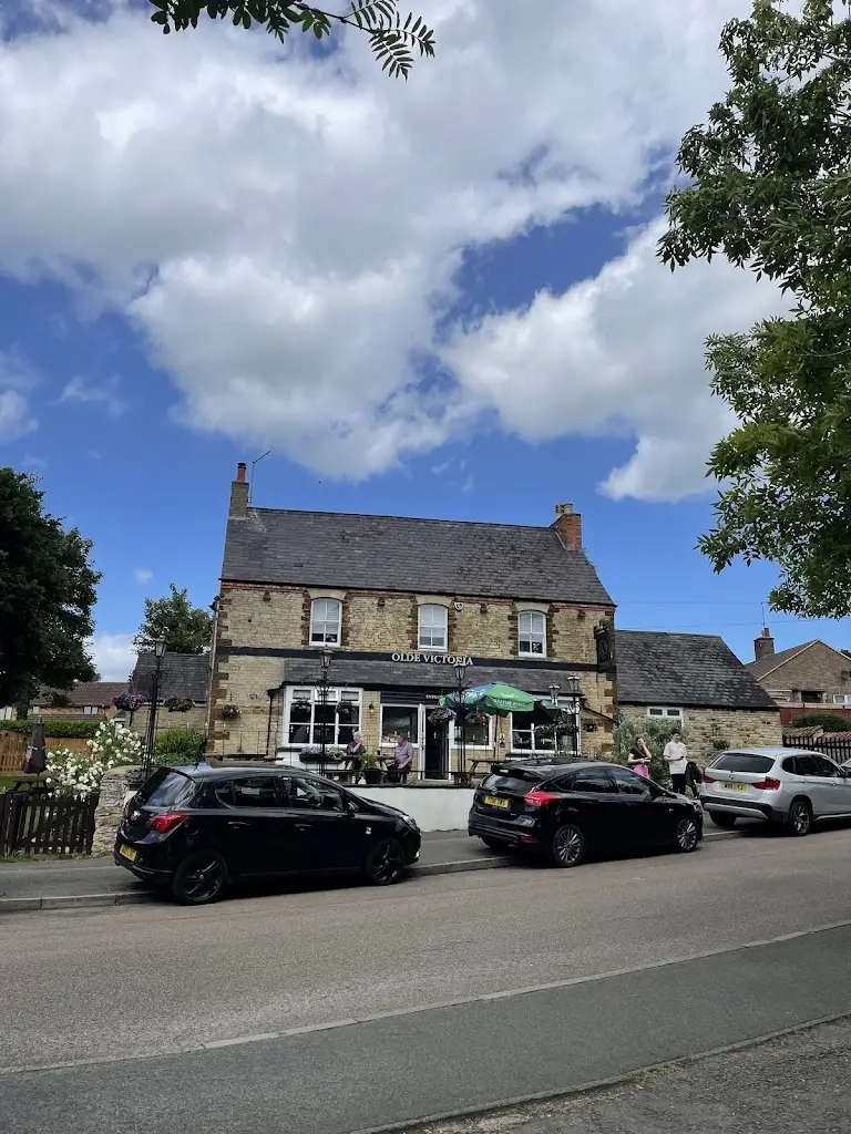 Jared Weggeland_The Olde Victoria_Burton Latimer_review