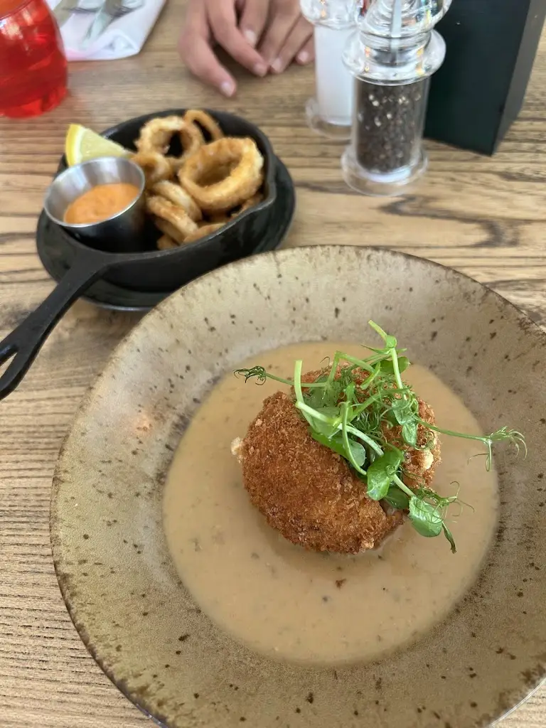 bryce crossland_The Red Lion_Burton Latimer_review