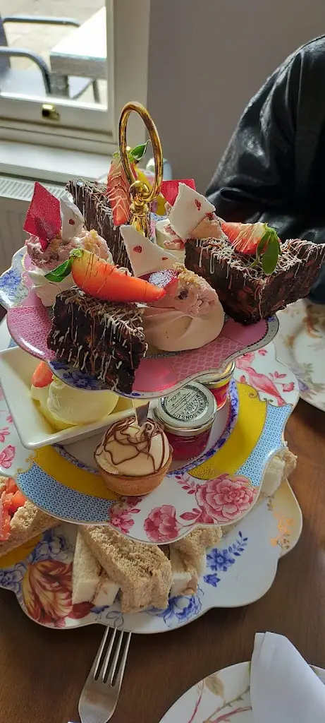 Emma Freer_Vines Brasserie_Burton Latimer_review