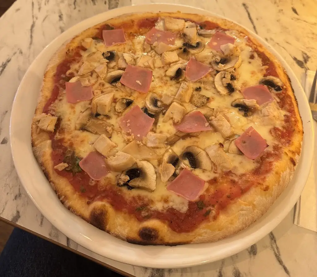 Modesta Blunskytė-Hendley_Luciano's_Buxton_review