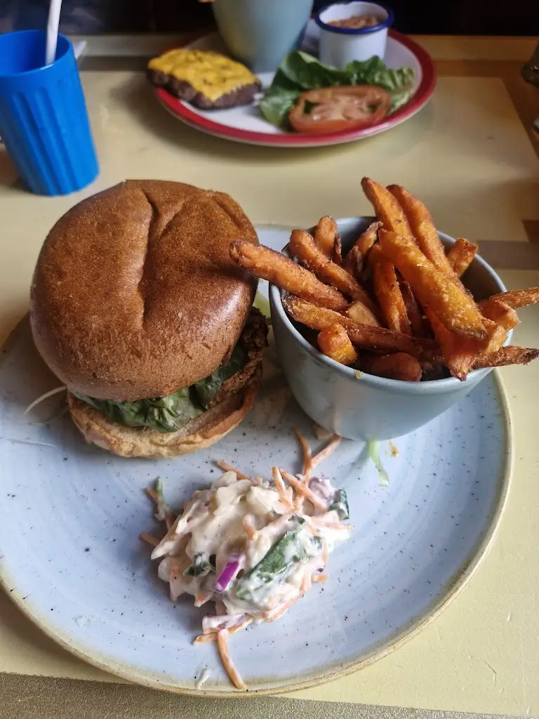 Naidene Powley_Sacro Lounge_Buxton_review