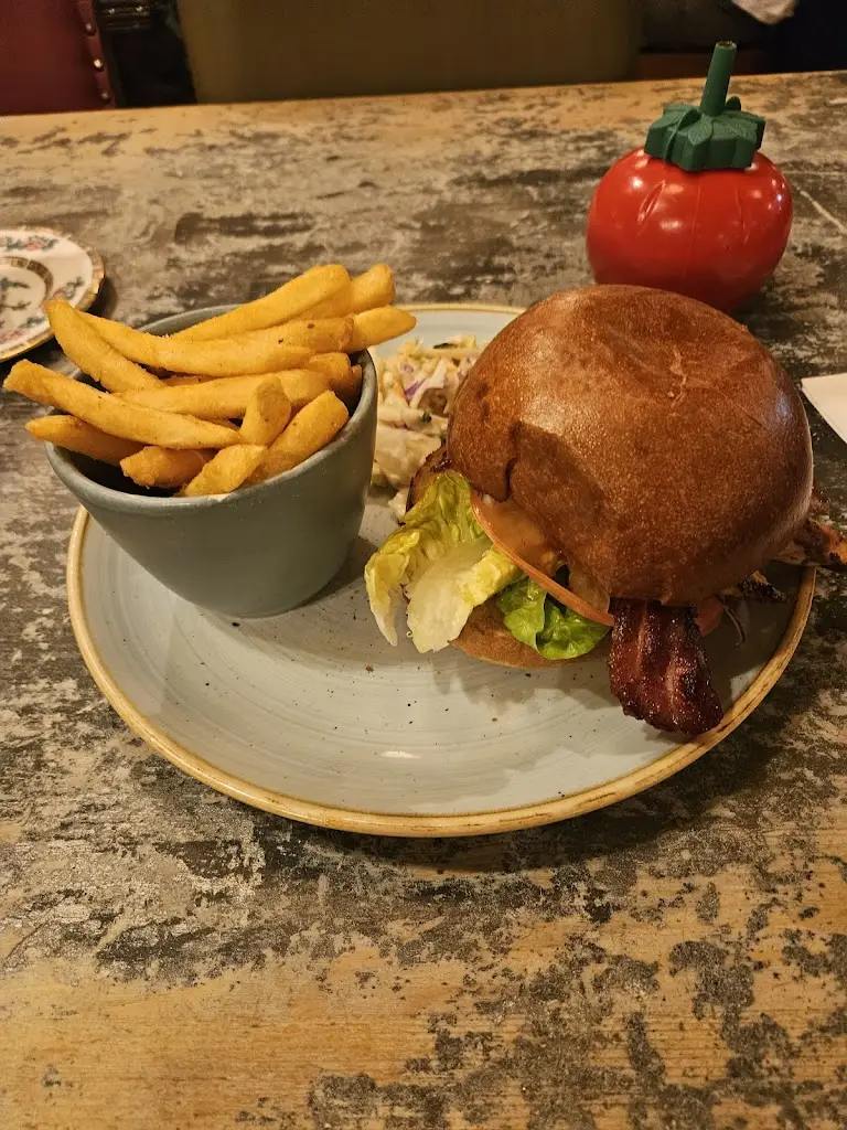 Alex Bowker_Sacro Lounge_Buxton_review