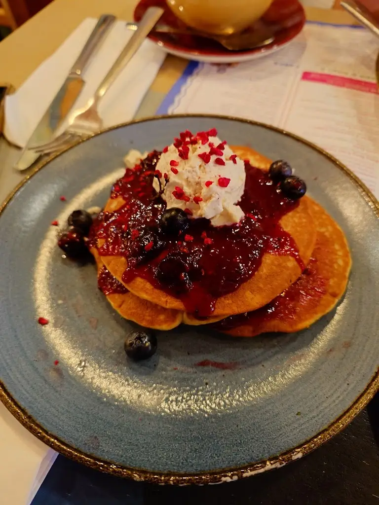 Marian_Sacro Lounge_Buxton_review