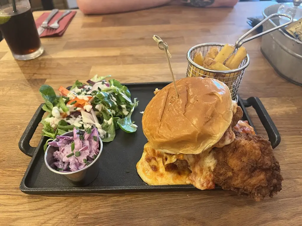 Holly Pamment_The Lone Star Buxton_Buxton_review