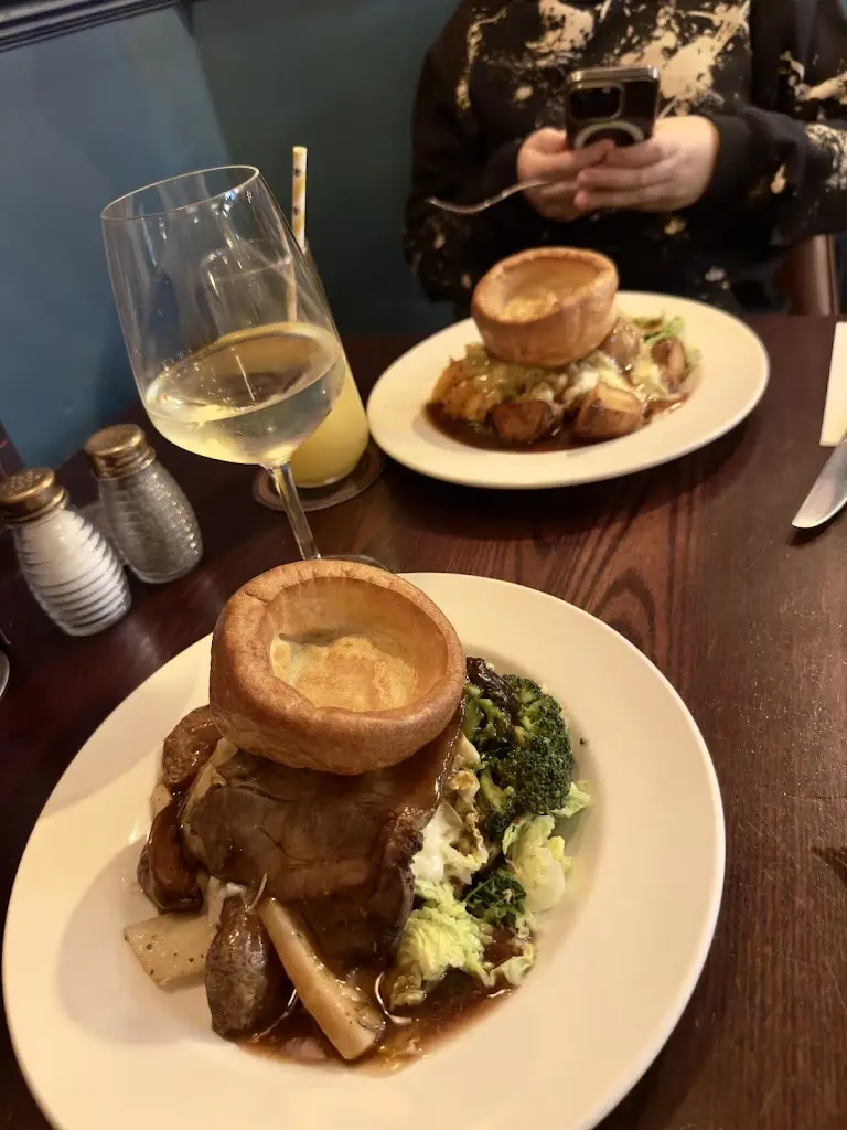 Julia Hofman_Lubens_Buxton_review