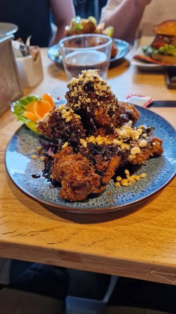 Erin Kelly Huggins_BARWAN_Buxton_review