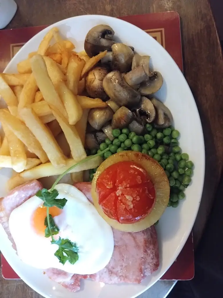 catherine massam_The White Hart_Caistor_review