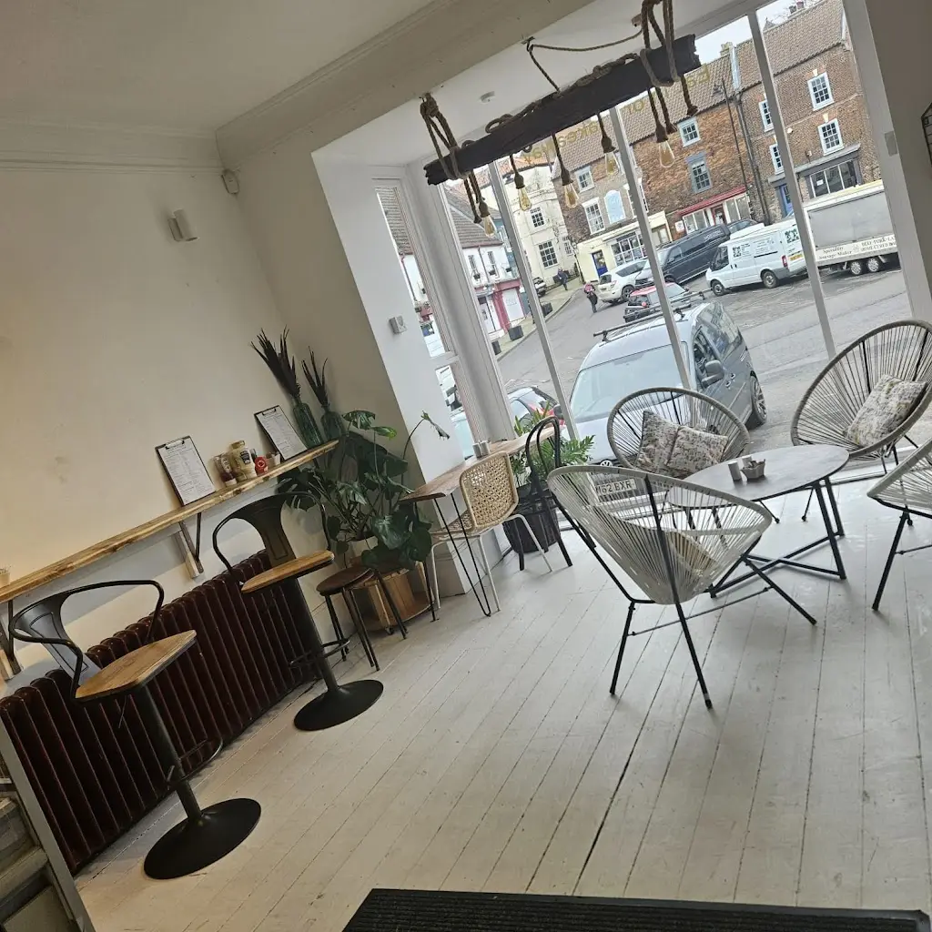 Helz Kitchen_Caistor_slider_image_2