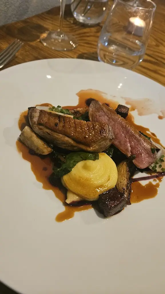 Rebecca Louise_Mark Poynton at Caistor Hall_Caistor_review