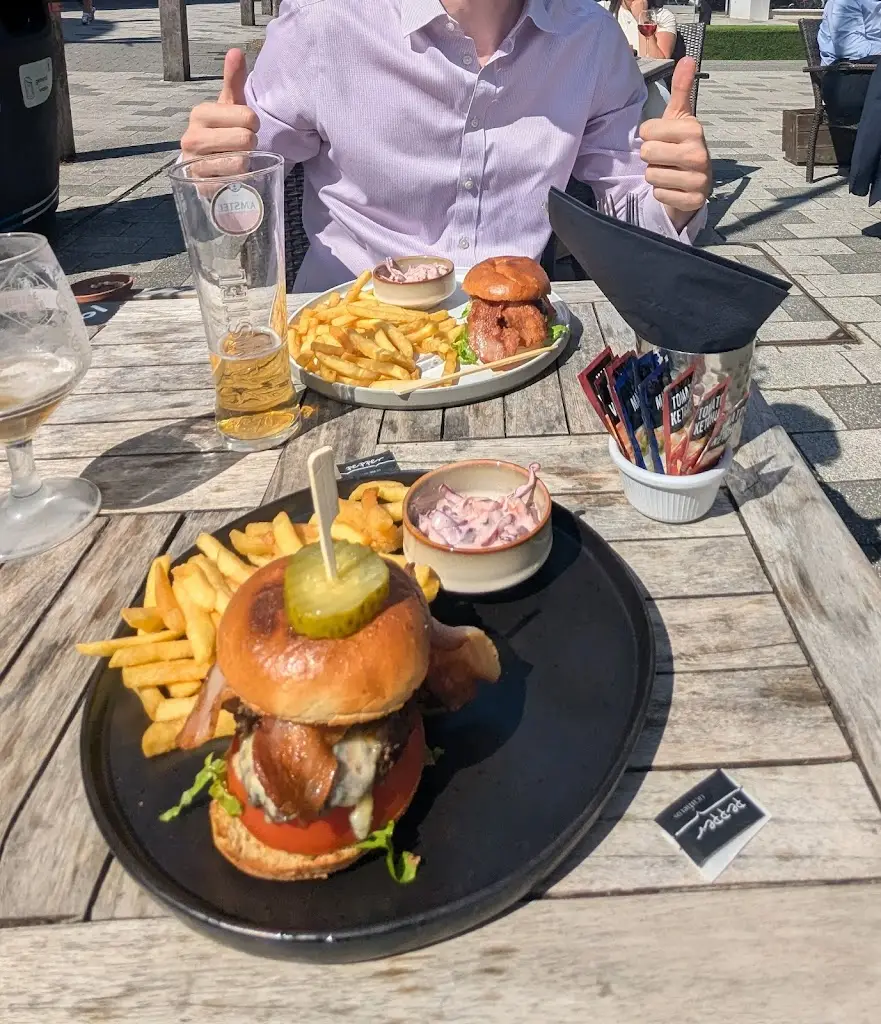 Ali Kellaway_The Bear_Camberley_review