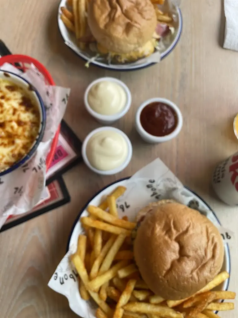Jasmine Rogers_7Bone Burger Co_Camberley_review