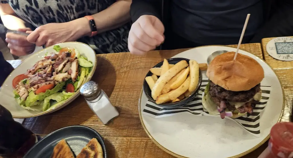 Lucy Harrison_The Old Hare And Hounds_Alvechurch_review