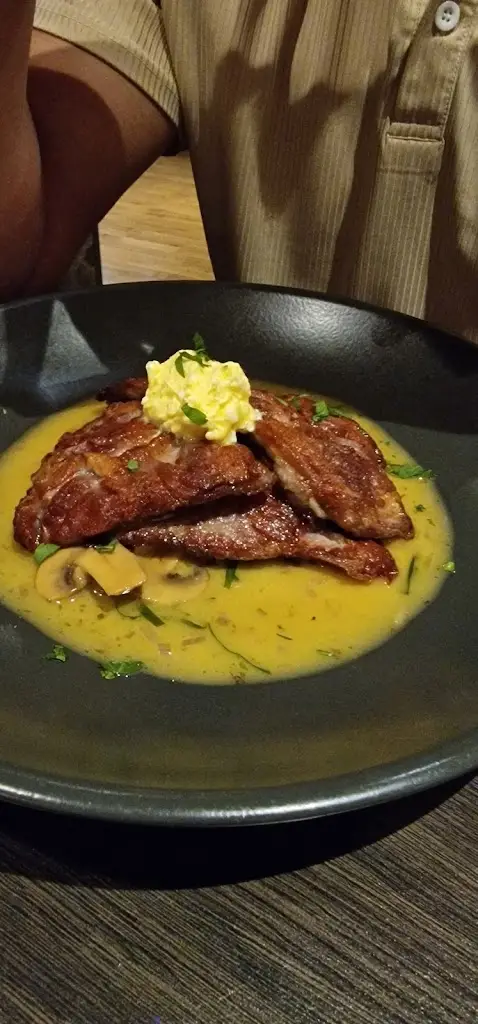 Samantha Eastwood_Julio’s - Italian Restaurant_Calderdale_review