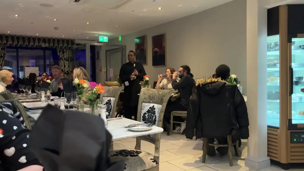 Menu_Valentinos_Acomb_image_3