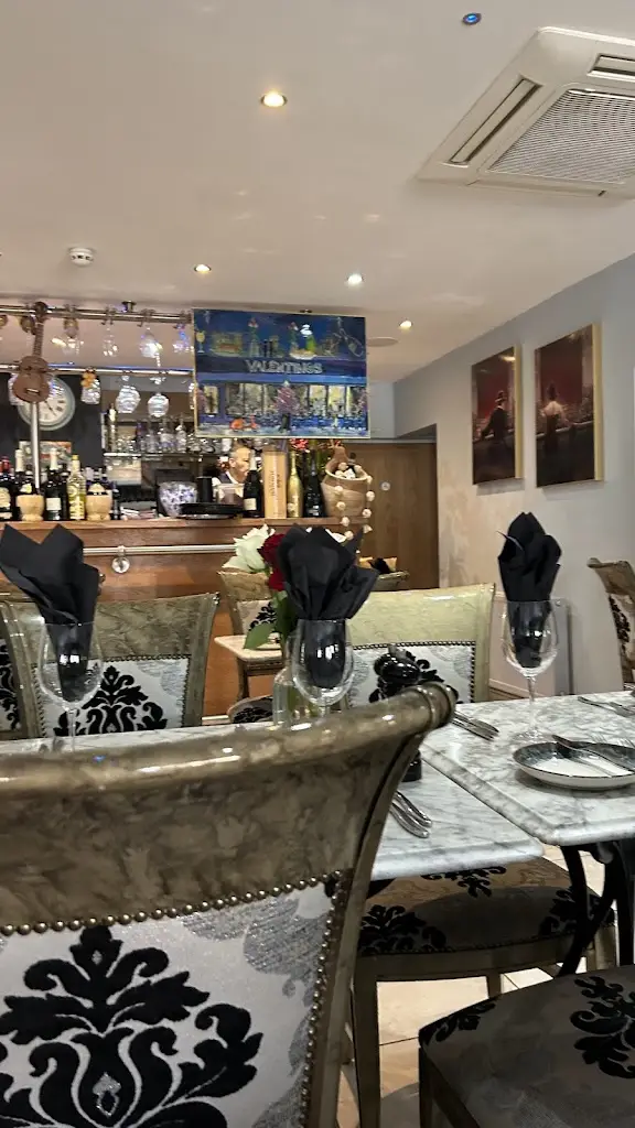 Elisa Winstanley_Valentinos_Acomb_review