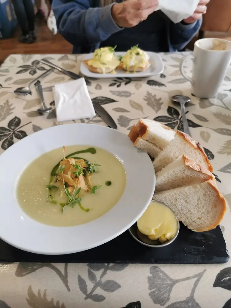 Dayna C_Fay's Bistro_Calne_recensione