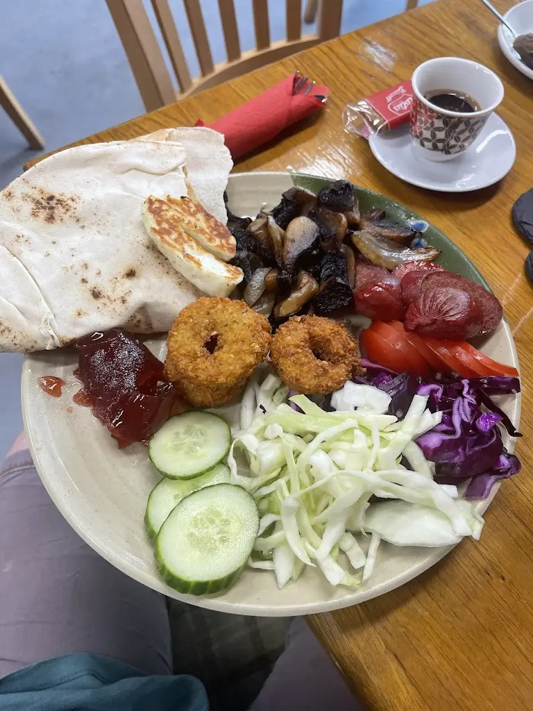 Chloe Grace Campbell_Damascus _Calne_review