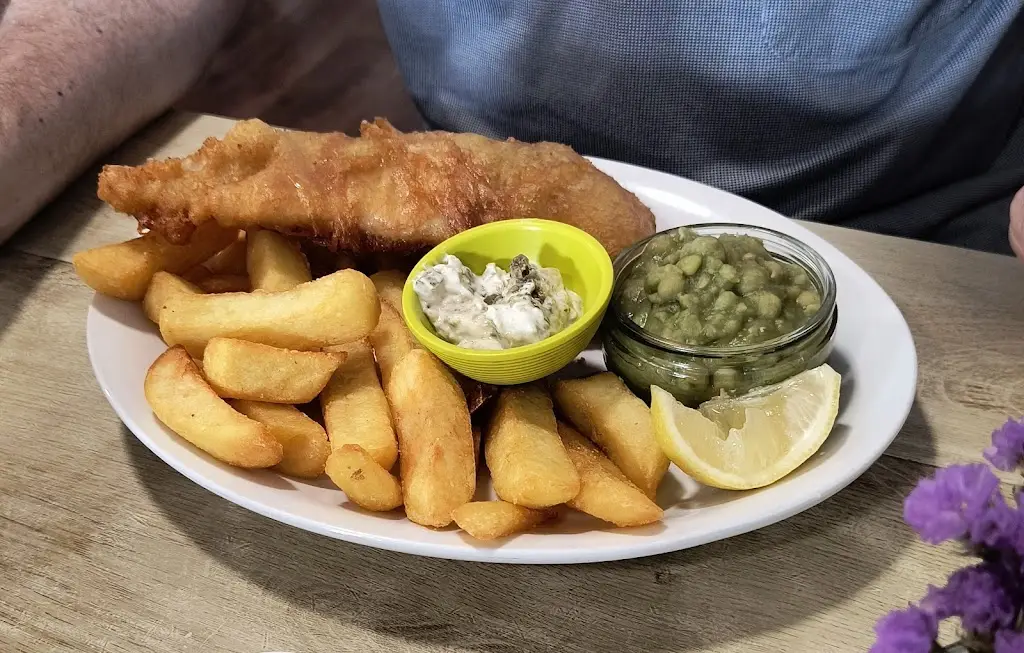 Andrea McAdam_Louis Tea Rooms_Callington_recensione