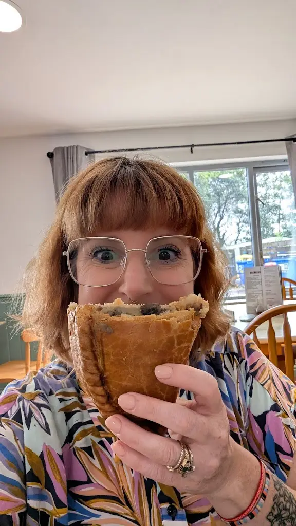 Catherine Warrilow_Louis Tea Rooms_Callington_recensione