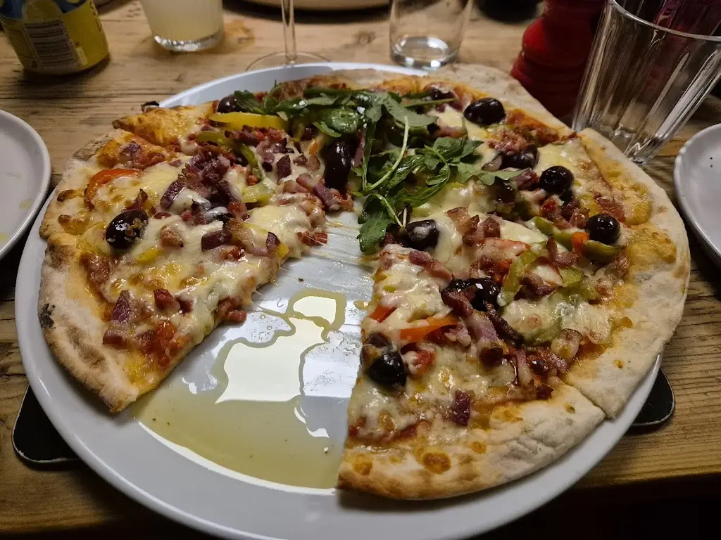 Calli Pizza Cafe_Callington_slider_image_3