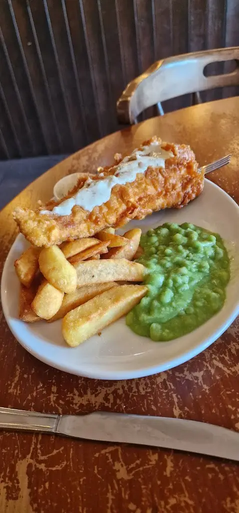 Niki Holmes_Never Turn Back_Caister-on-Sea_review