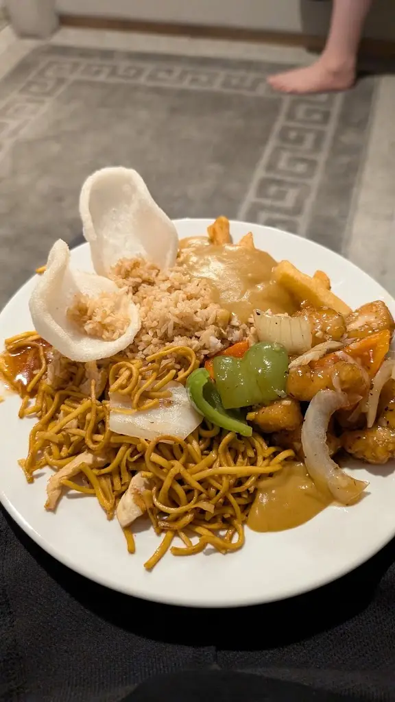 Blonde&TATS_Dragon Palace_Caister-on-Sea_review