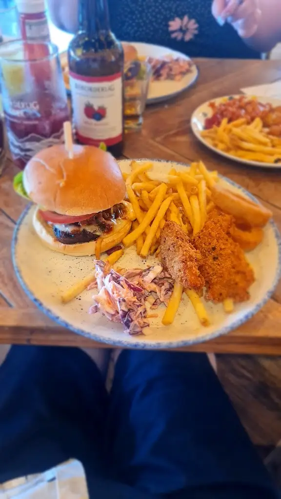 Coasthouse_Caister-on-Sea_slider_image_2