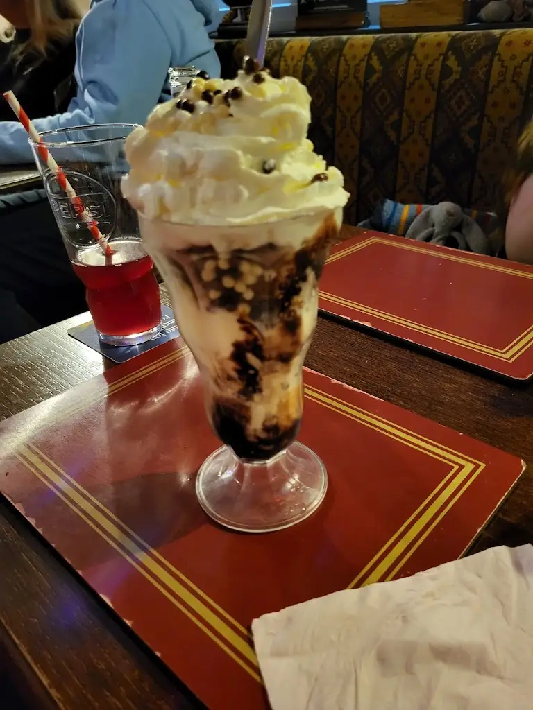 Ifan Lappage_California Tavern_Caister-on-Sea_review