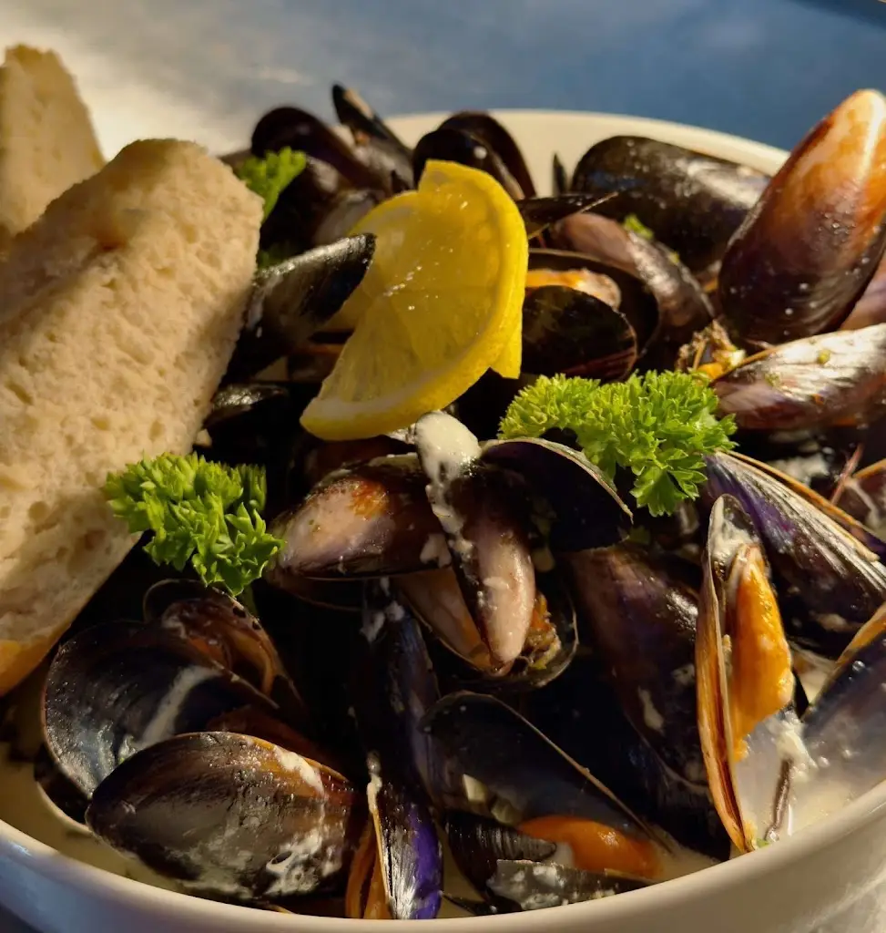 Garrods bar and restaurant_Caister-on-Sea_slider_image_2