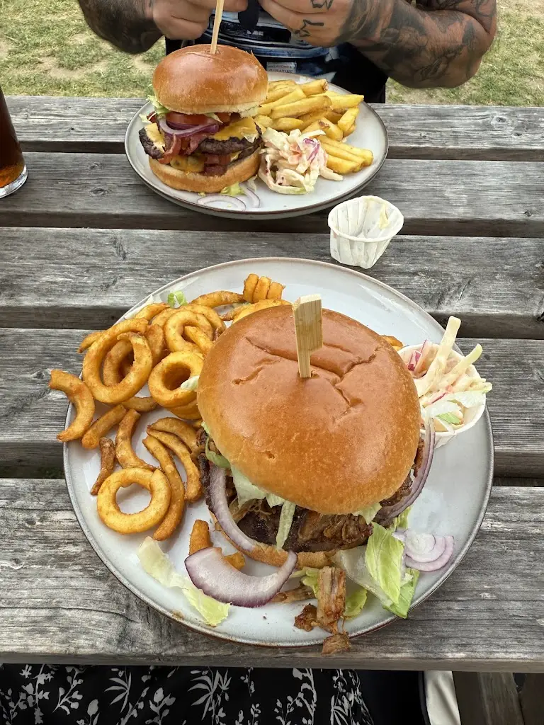 Jasmine Blowers_The Kings Arms_Caister-on-Sea_review