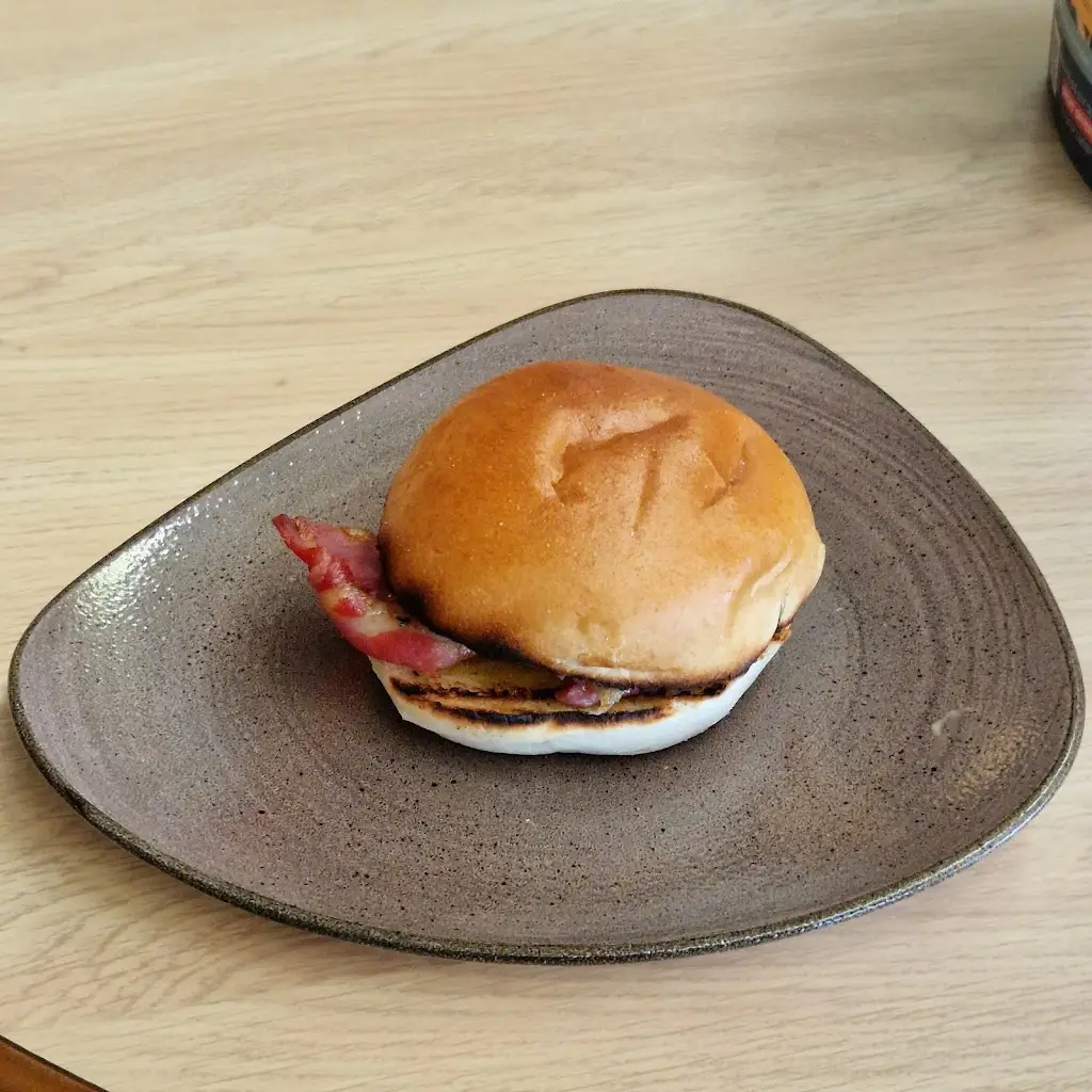 Robert Balaam_The Boathouse_Camber_review