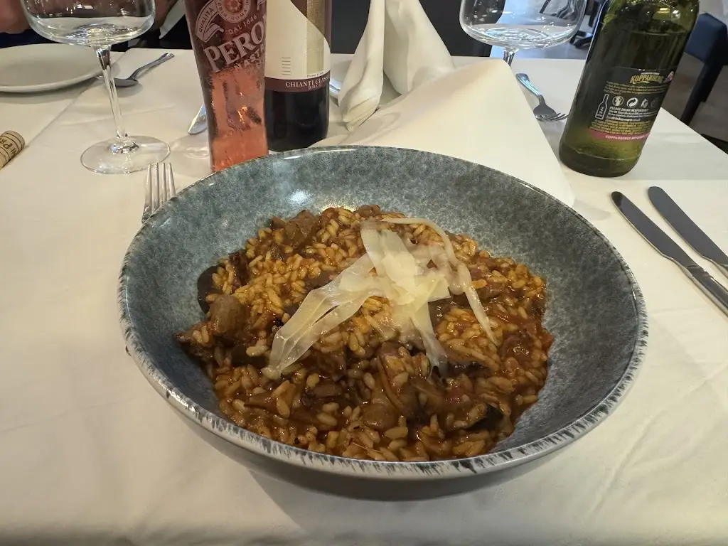 richard frankham_La Famiglia_Amble_review