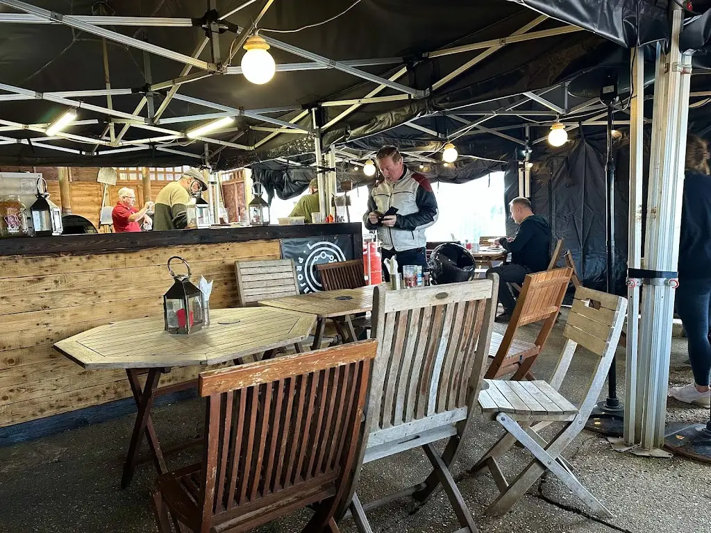 Krasimira Valkanova_Rob's Filling Station_Canford Heath_review