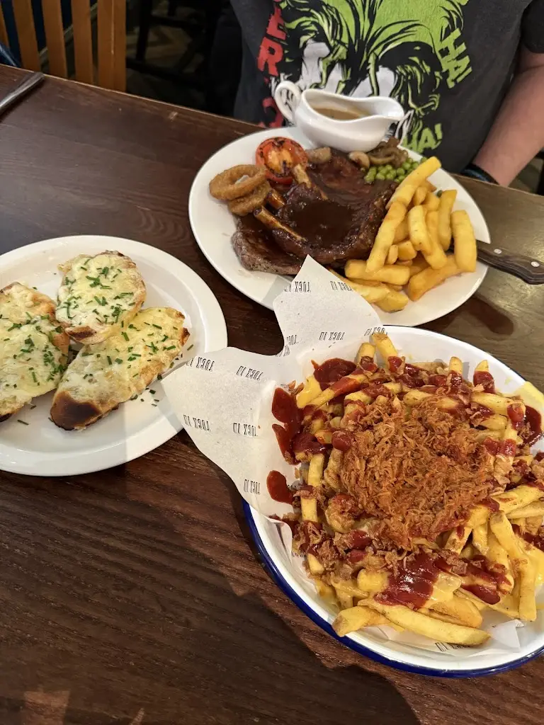 Hannah Burke_Newhall Farm_Cannock_review