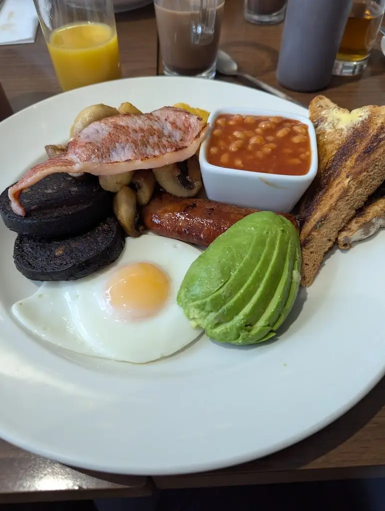 Laurence Bragard_Labworth Cafe_Canvey Island_review