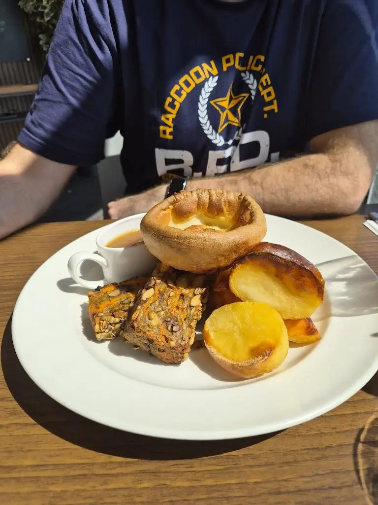 Lisa Jess_Labworth Cafe_Canvey Island_review
