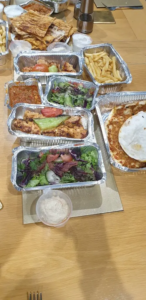 Menu_Izzi_Canvey Island_imagen_2