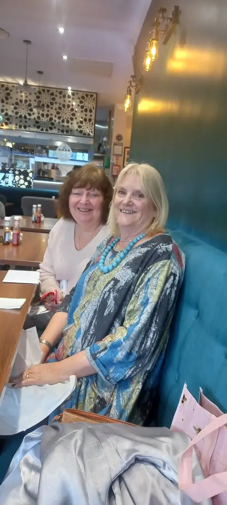 Vanda Limbert_Izzi_Canvey Island_reseña