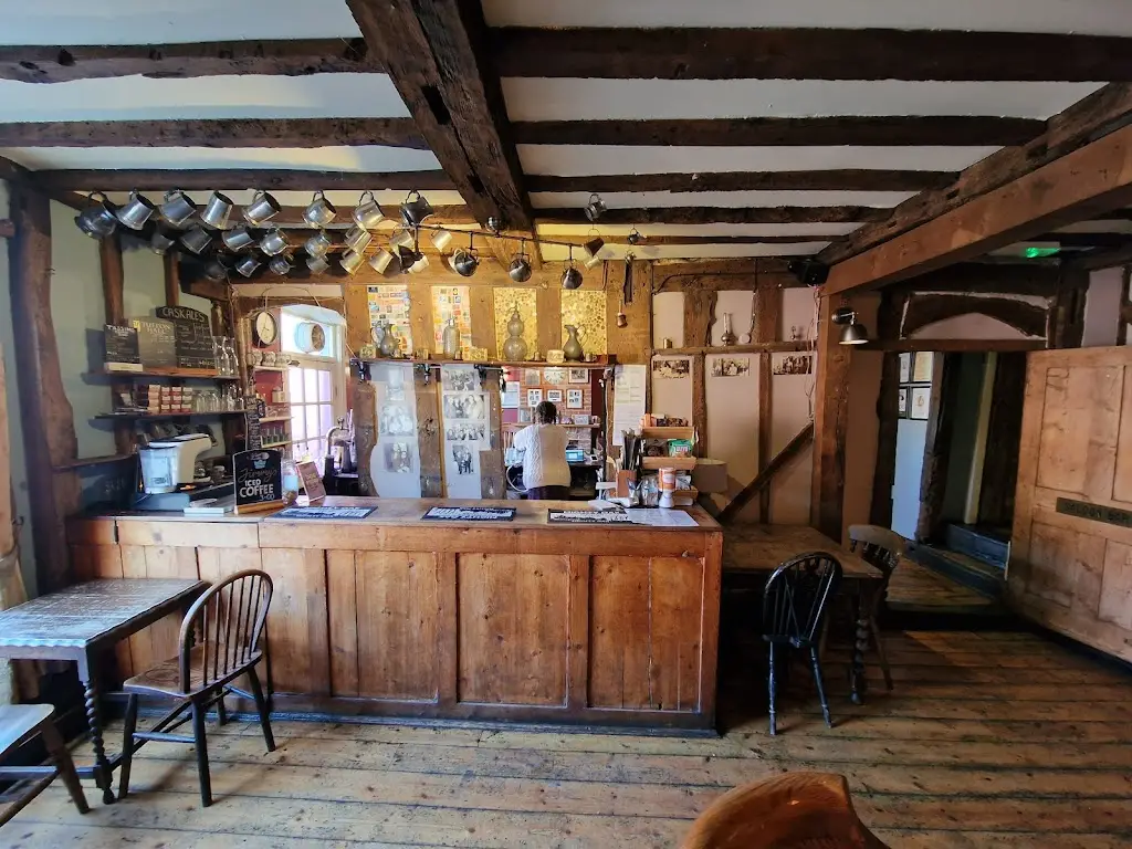 Fionn Travers-Smith_The Bell Inn, Castle Hedingham_Castle Hedingham_reseña