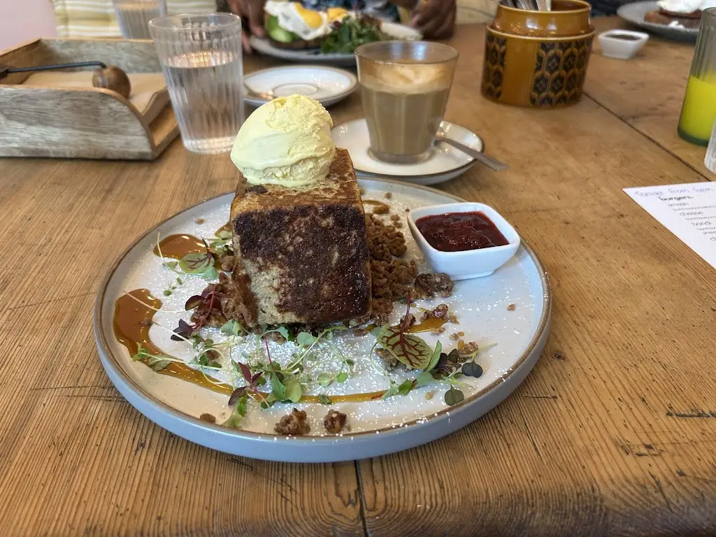 Louise Jones_Burnt Honey_Castle Cary_review