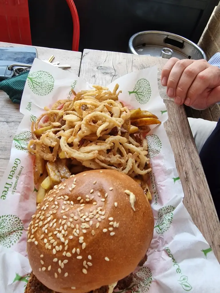 Ronnie Schanck_Burgers and Brews_Carterton_review
